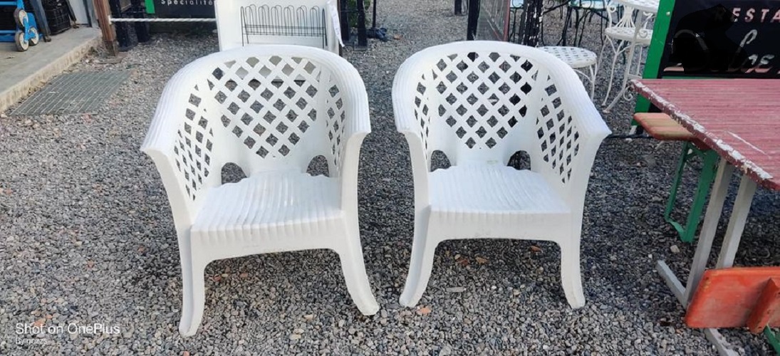 Fauteuils empilables progarden 20€ pièce