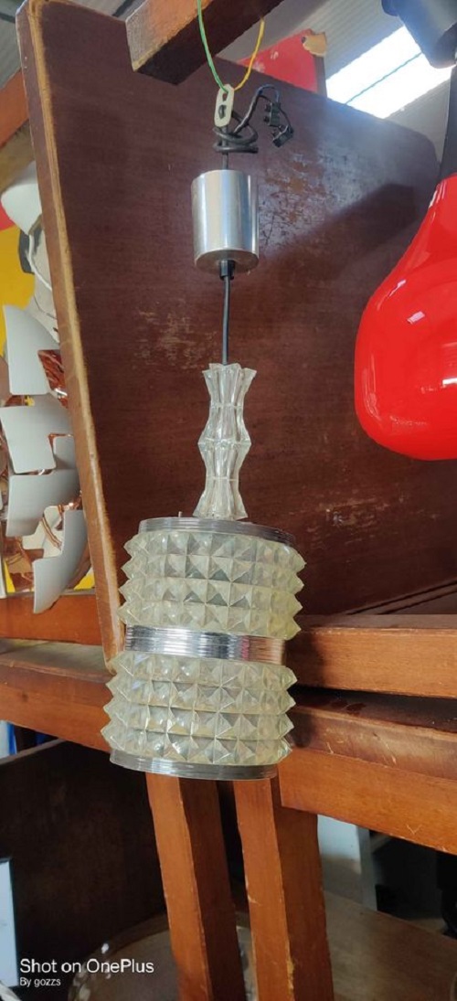 Suspension lustre vintage 1960/70 Esprit cristal  Bon état de fonctionnement Visible a la brocante de Seb a Laurens sur rendez vous