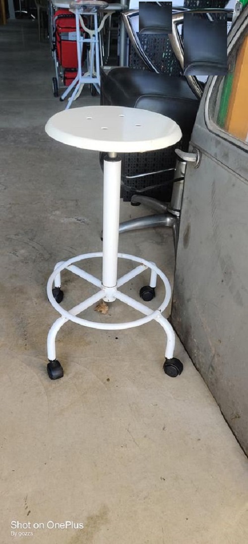 Tabouret a vis d'atelier