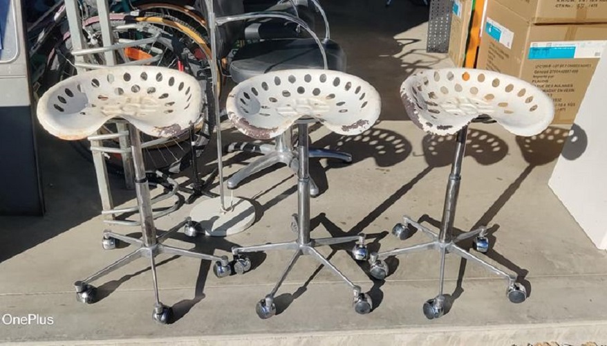 Tabouret dit la faucheuse Mirima