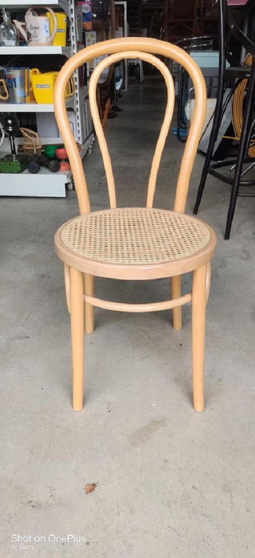 Belle chaise bistrot cannée