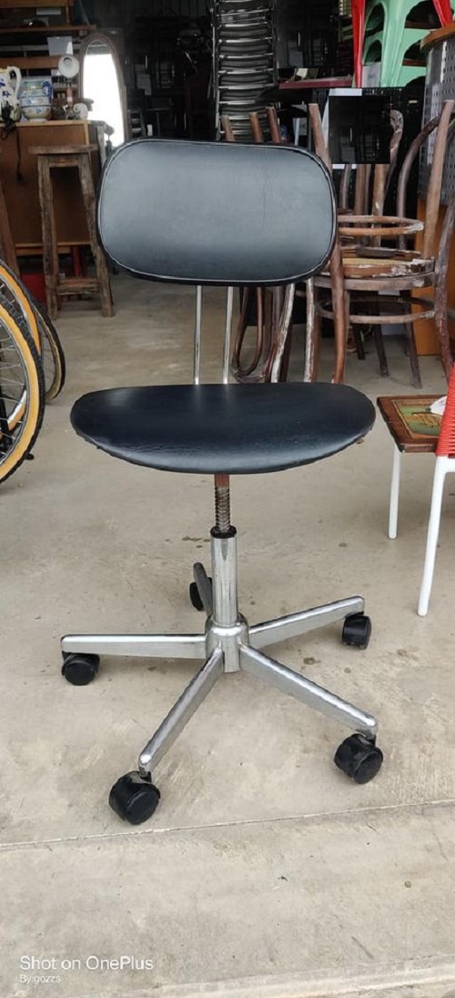 Chaise d'atelier ou bureau vintage 50€/P
