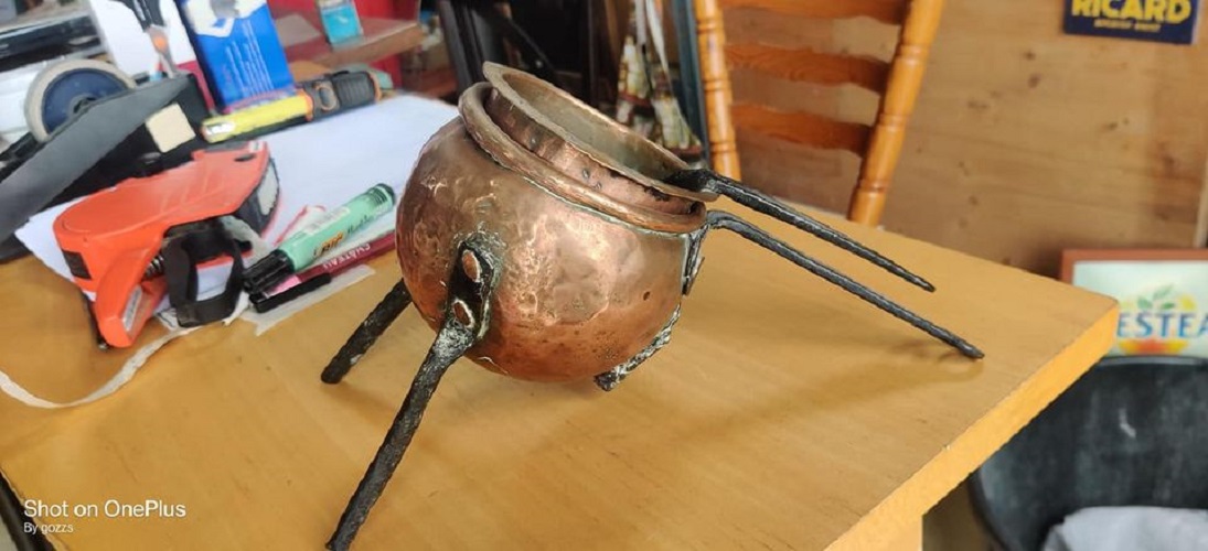 Pot a colle antique cuivre
