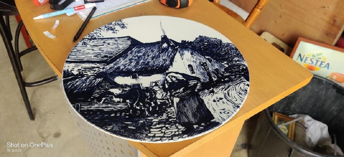 Beau plat de service vintage bleu 1960