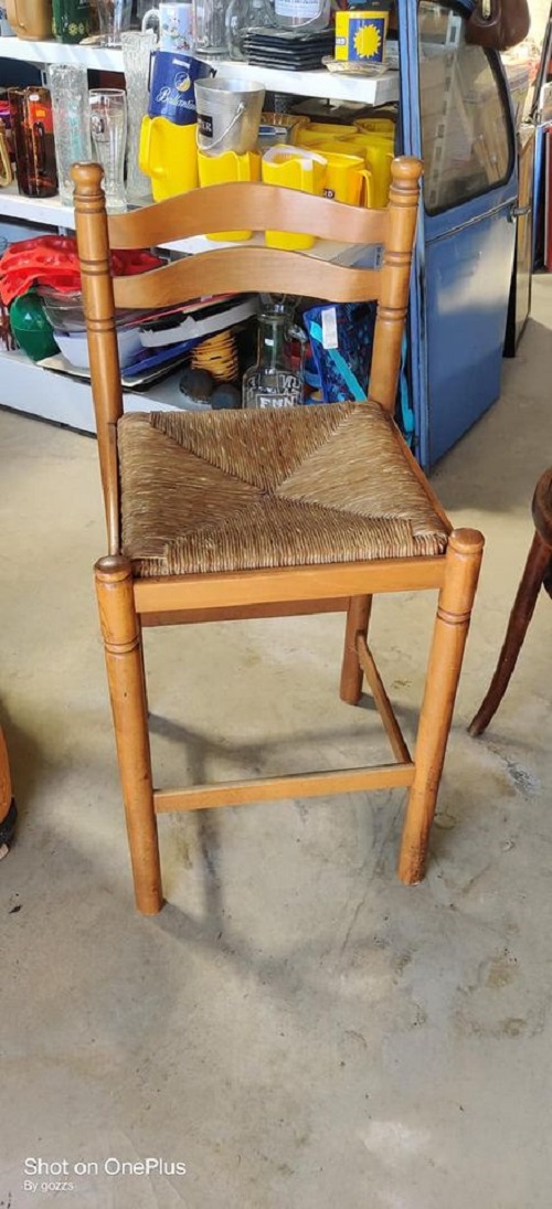 Tabouret mi hauteur îlot central atelier
