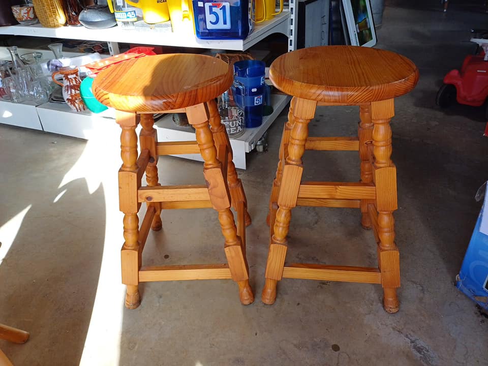 Tabourets mi hauteur îlot atelier