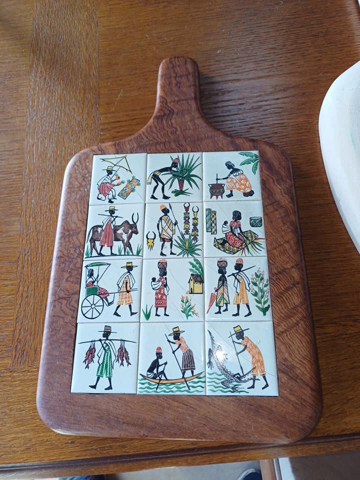 Vintage planche a decoupé ,dessous de plat