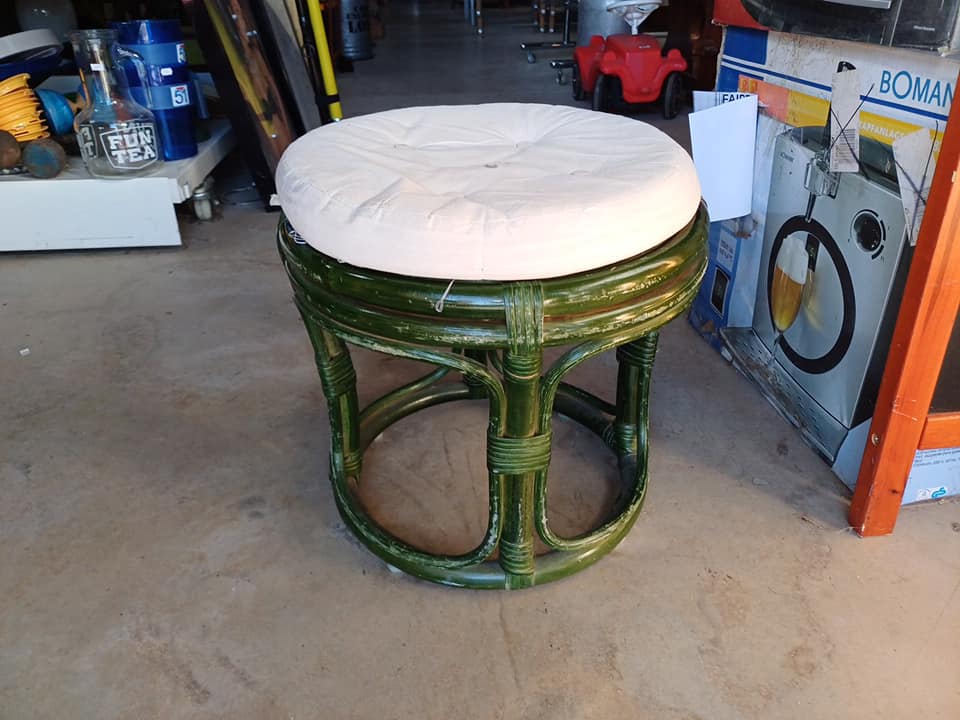 Tabouret pouf osier vert