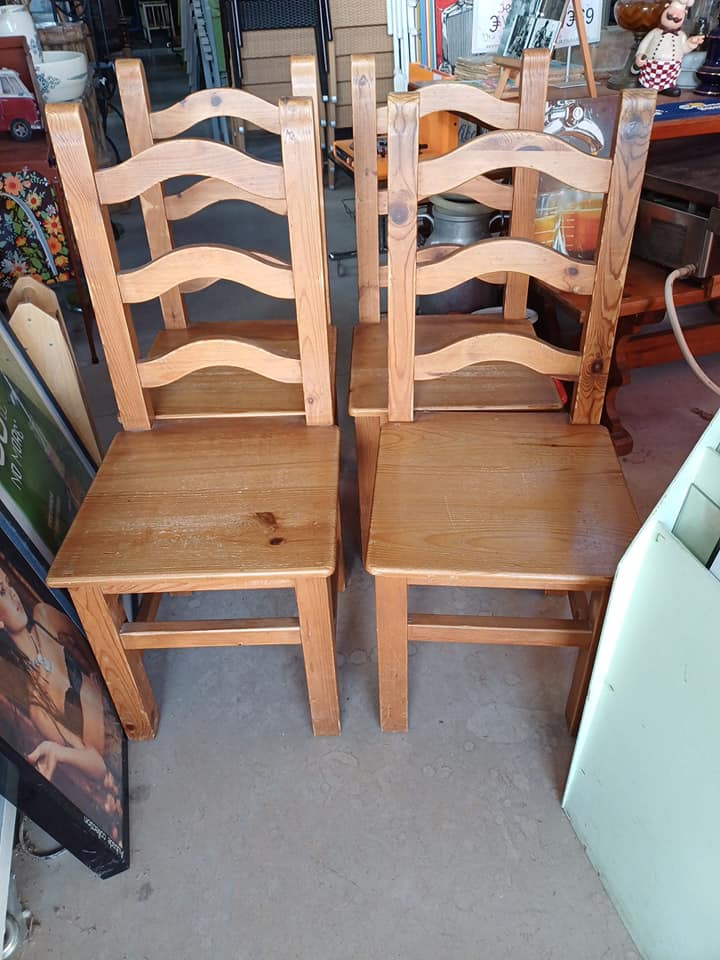 Chaise en pin massif