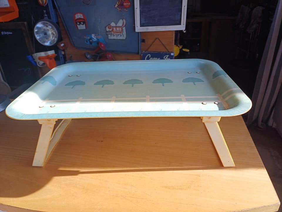 Plateau de service au lit fibre verre