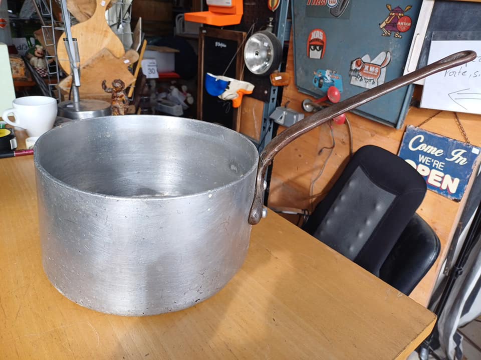 Grande casserole pro aluminium