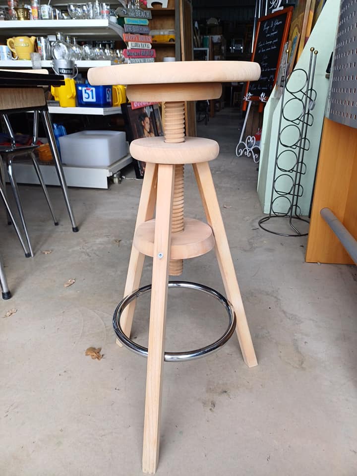 Tabouret d'atelier à vis bois brut