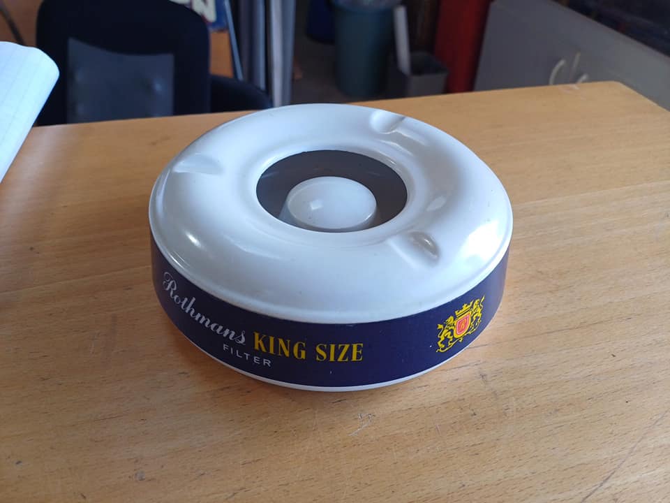 Cendrier vintage rothman kingsize