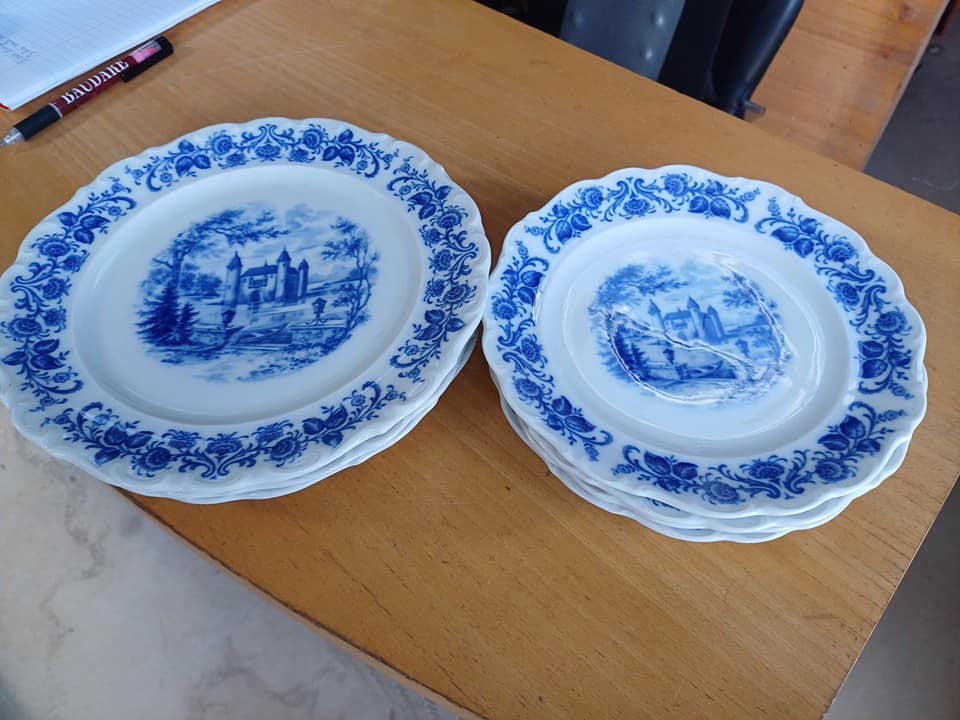 Serie d'assiettes bleu cobalt