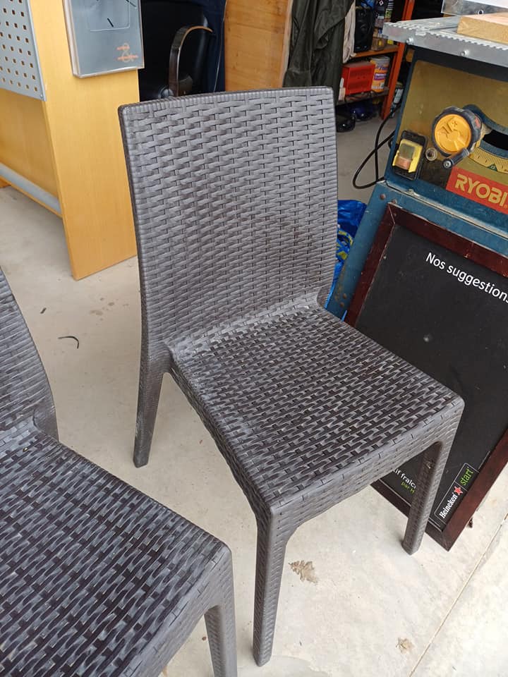 Chaise polypropylene 20€/pc