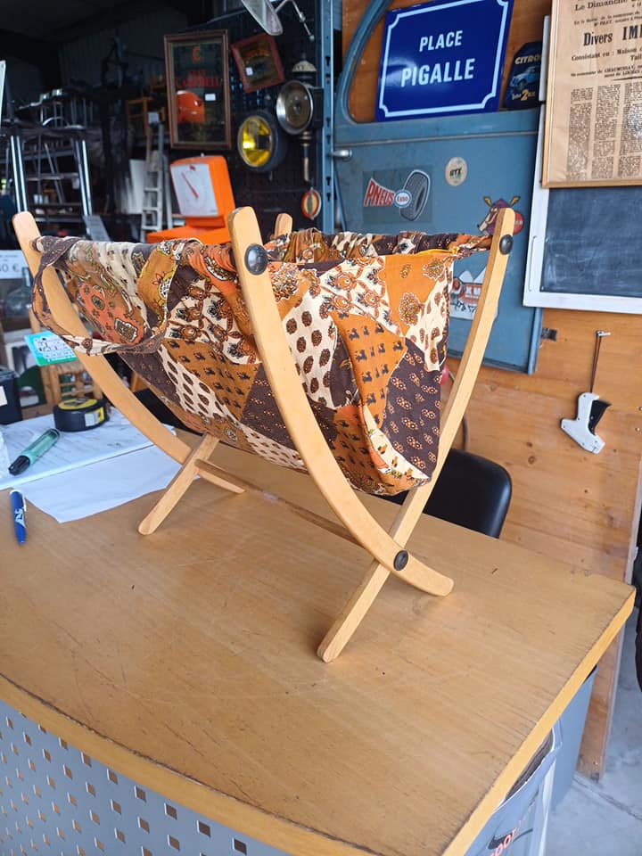 Vintage panier à tricots couture  Cette travailleuse vintage et pliante trouvera ça place dans votre intérieur. En décoration ou travailleuse.…
