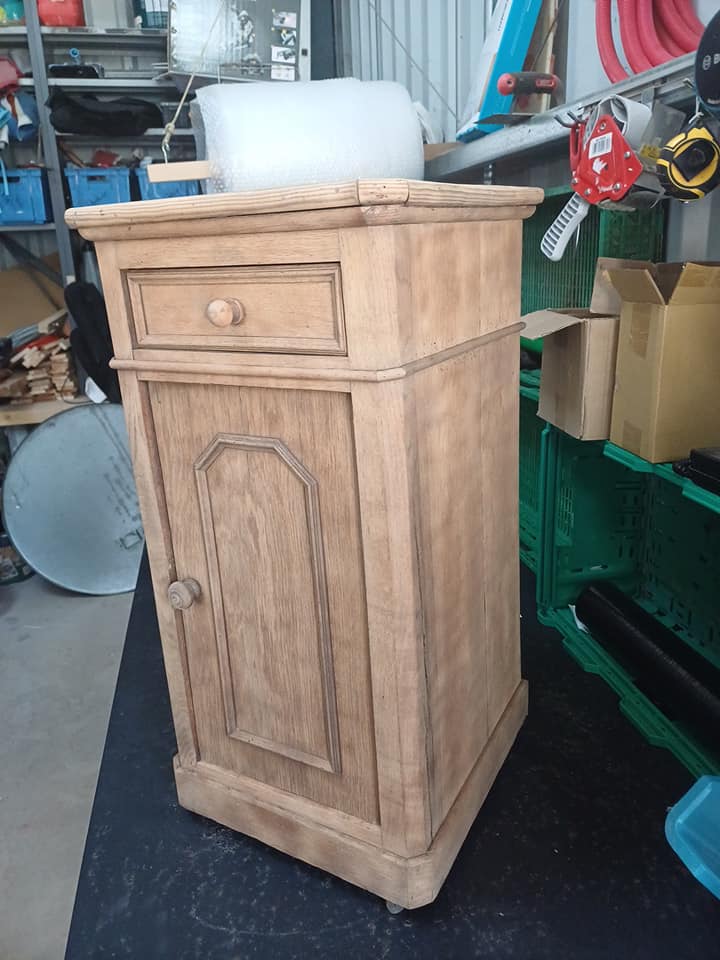 Table de nuit style louis philippe