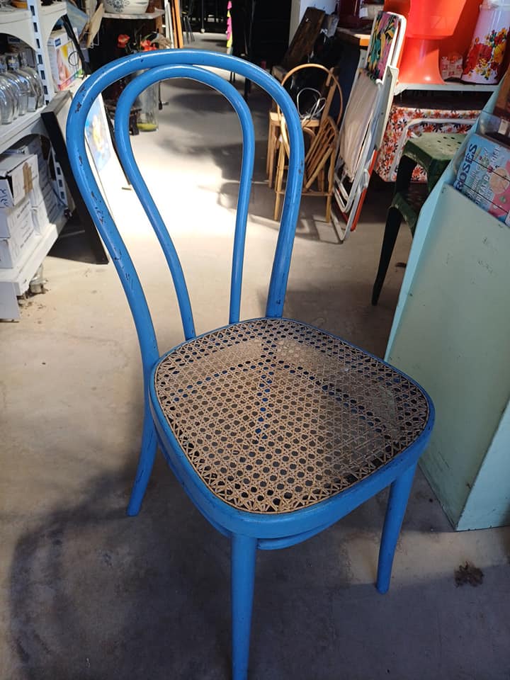 Ancienne chaise bistrot style thonet Periode 1920/50 En bois , assise cannage  Bon état d'usage,  esthétique usure des années et d'utilisations…