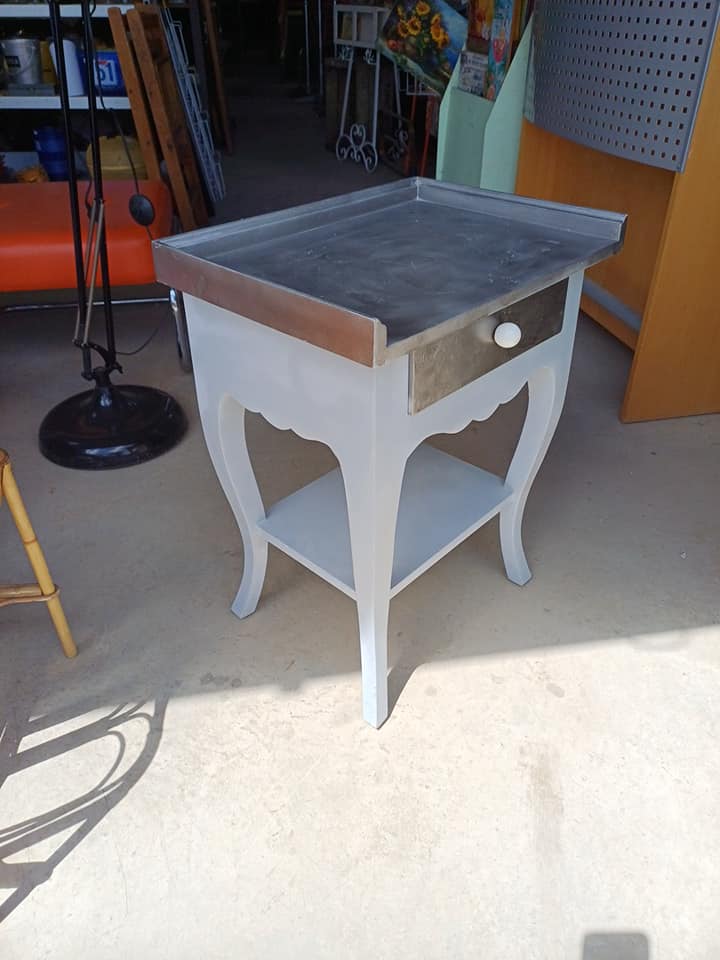 1 table de nuit chevet