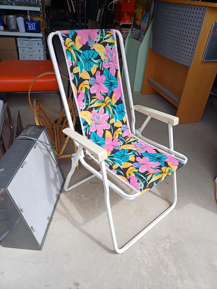 Chaise pliante vintage fleuri colorée