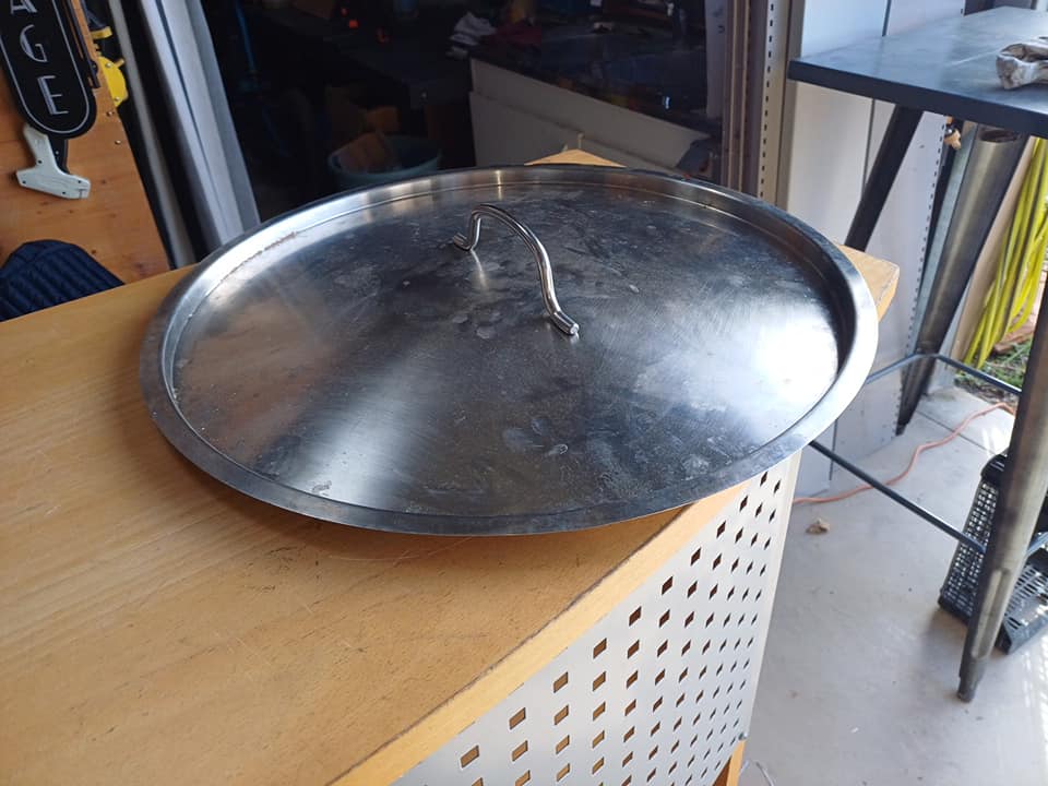 Couvercle inox diamètre 45cm Réellement intérieur 44.5cm extérieur 47cm Bon état