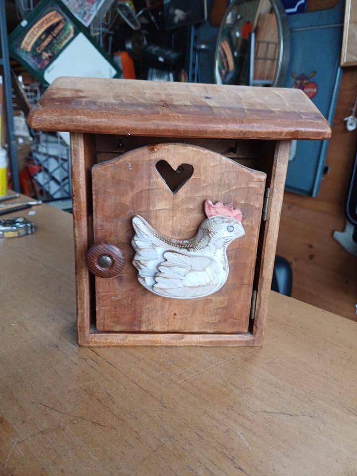Belle boîte à clefs bois sculté