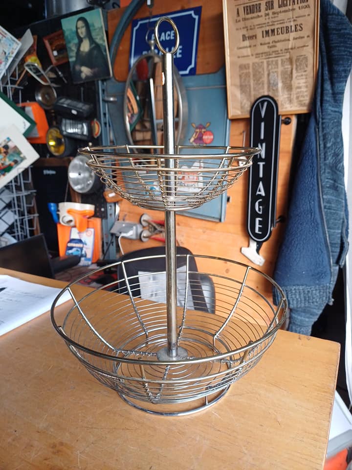 Corbeille paniere a fruits style vintage  , en metal