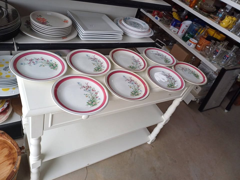 Vintage 8 assiettes st amand  Ceranord qt amand semi vitrifié modèle manon. 23cm Bon état d'usage,  esthétique usure et défauts du temps , peut…