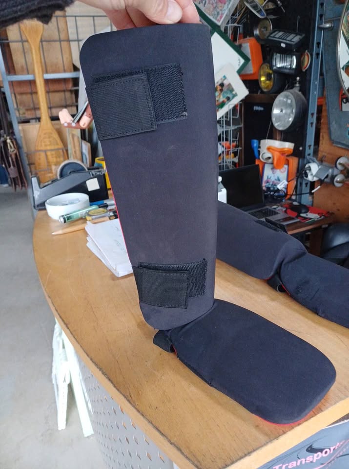 Protections jambes tibia et pieds outshock en taille L-XL