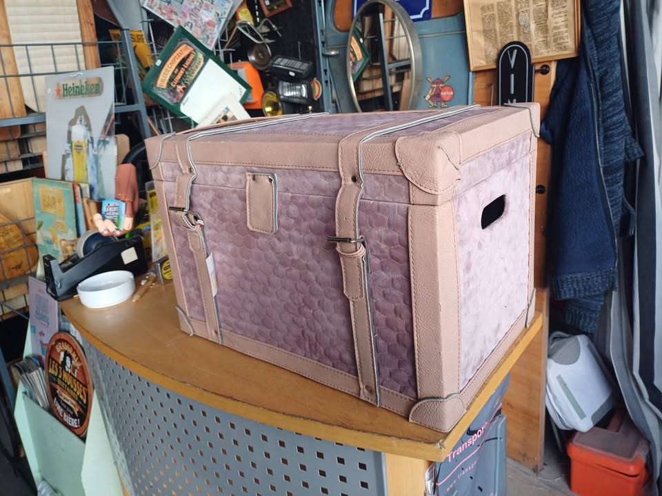 Malle de rangement velour rose 51x33x33cm Bon état d'usage et esthétique