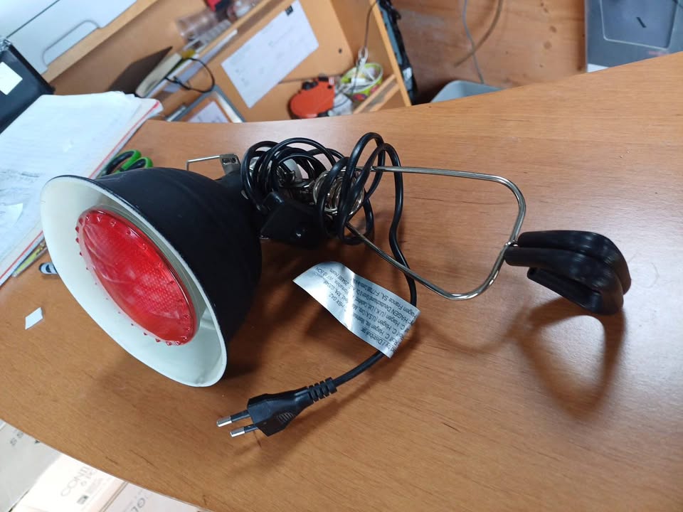 Lampe pince style chauffante 50w