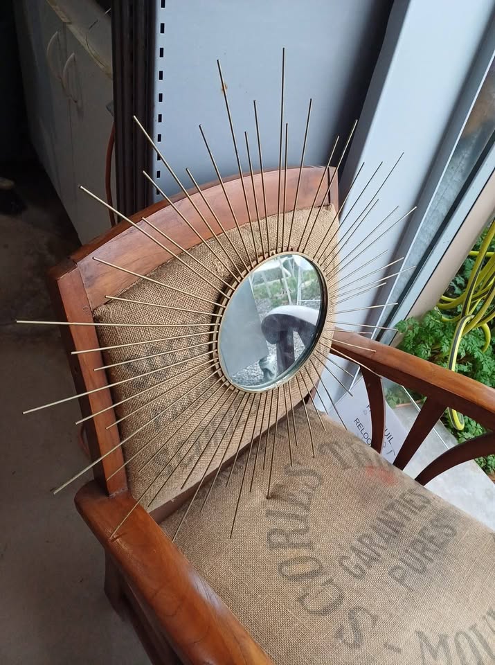 Miroir forme soleil metal