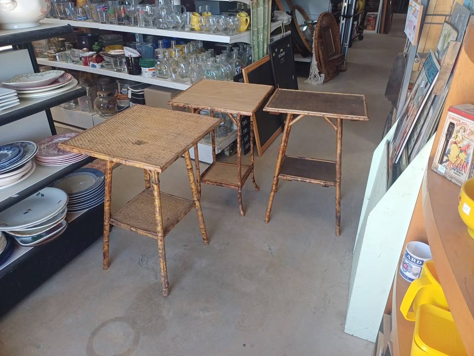 Table d'appoint bambou vintage