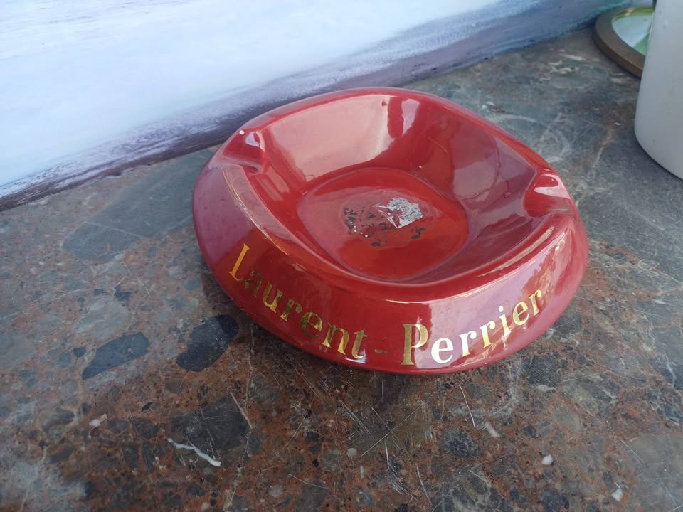 Gros cendrier Laurent perrier