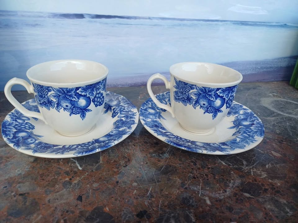Lot 2 tasses à thé ou café vintages