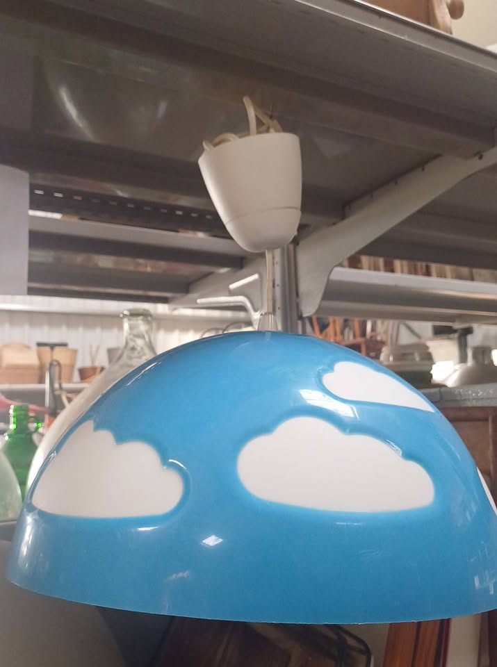Suspension Ikea nuage vintage  modèle Skojig par le designer Henrik Preutz. En parfait état. Longueur du câble réglable avec accroche.    1980…