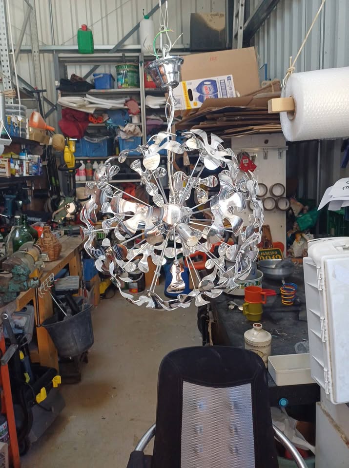Suspension style spoutnik 70"s