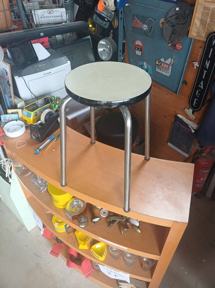 Tabouret bas formica jaune 60's