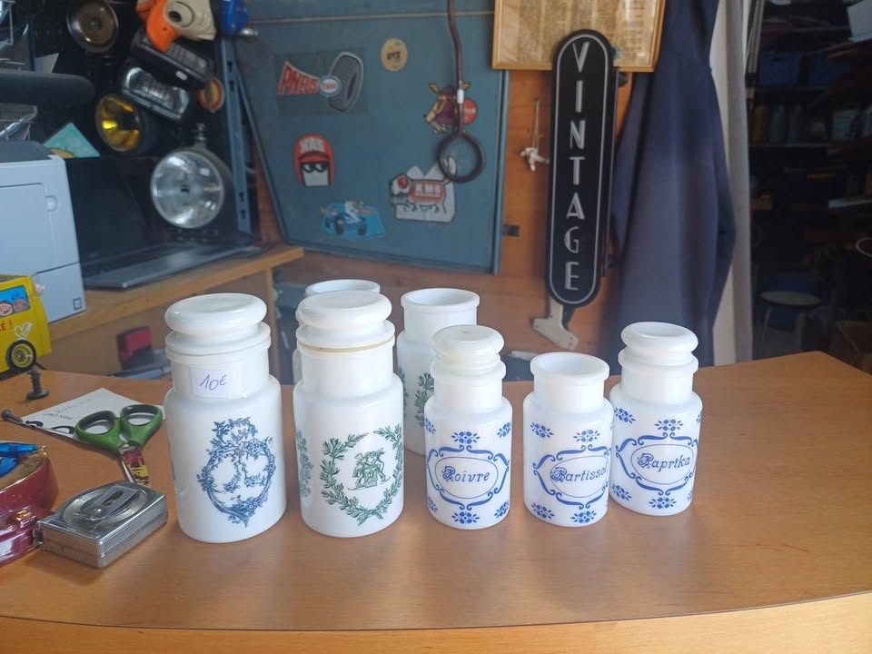 Récipient vintage opaline