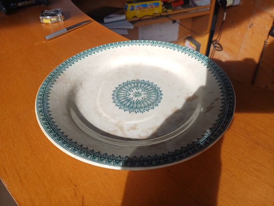 Assiette terre de fer vers 1840