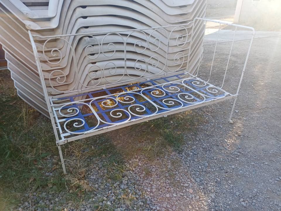 Ancien lit pour banquette jardin