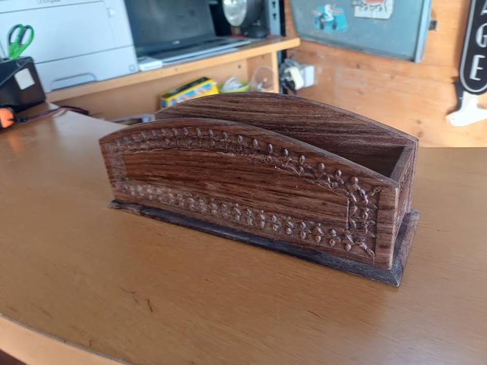 Porte-courrier artisanal en bois de Sheesham sculpté main