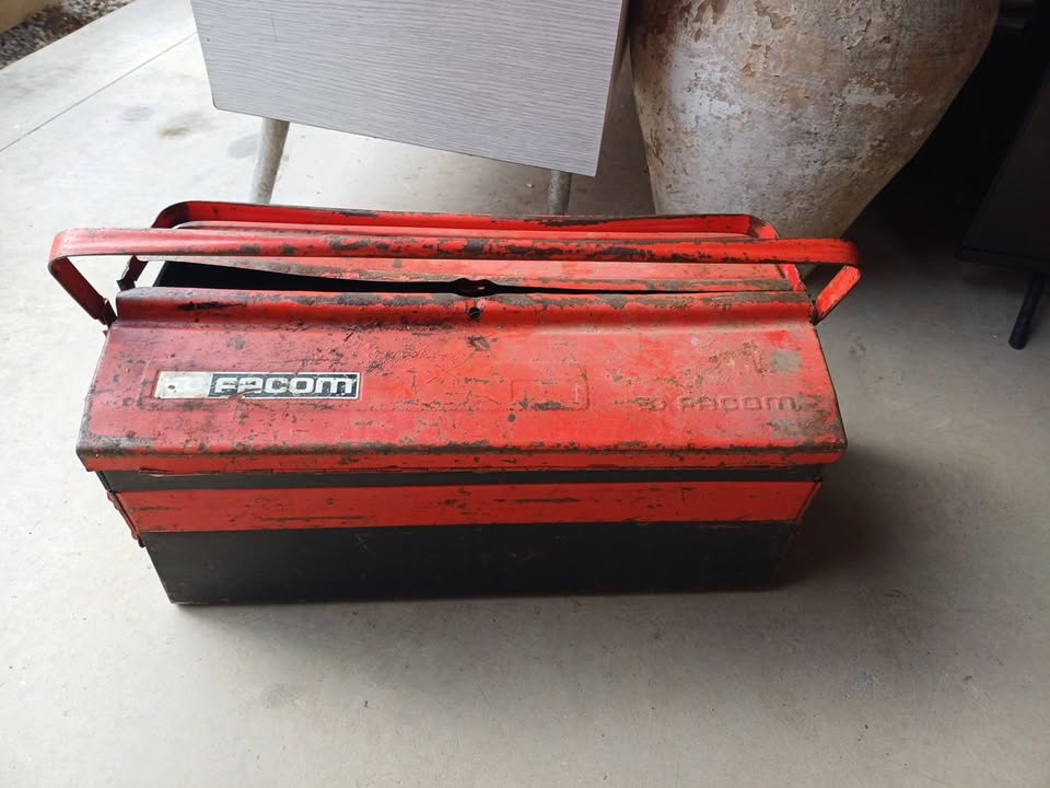 Vieille boite a outils facom