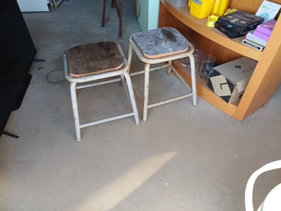 Ancien tabouret d'école
