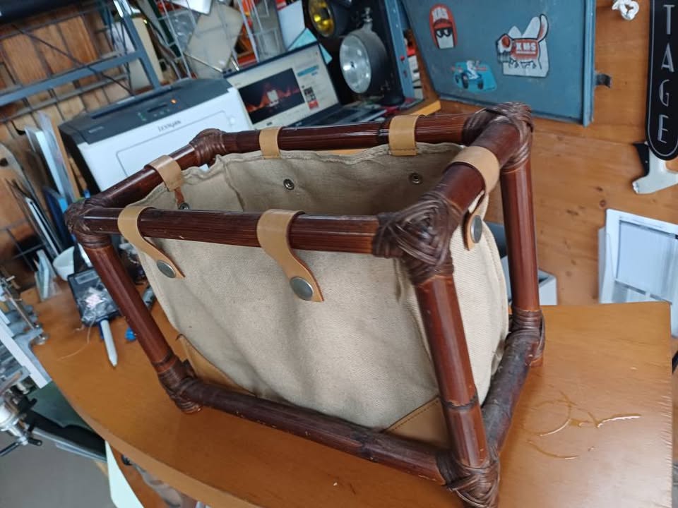 Porte revues et toile de jute