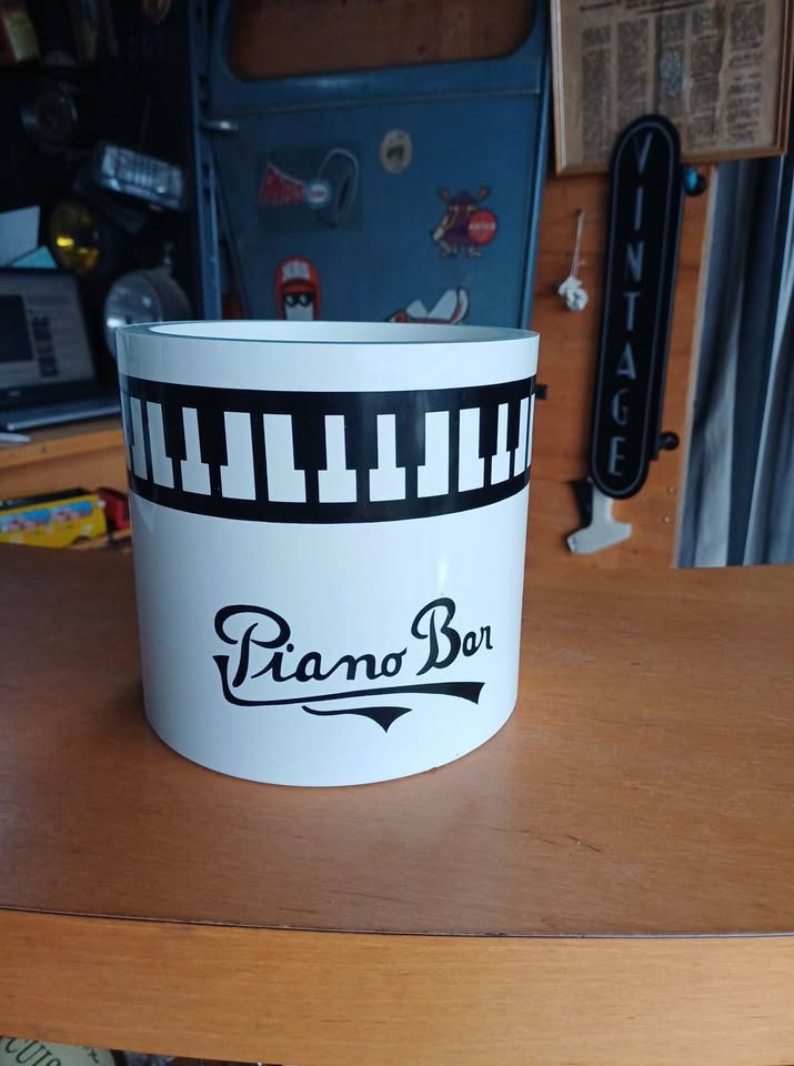 Seau a glaçons piano bar (italy)