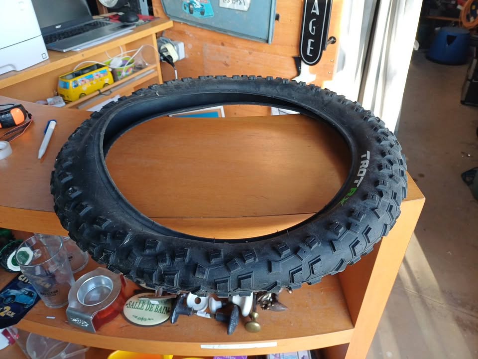 Pneu trotrx 20" 3.00 Neuf