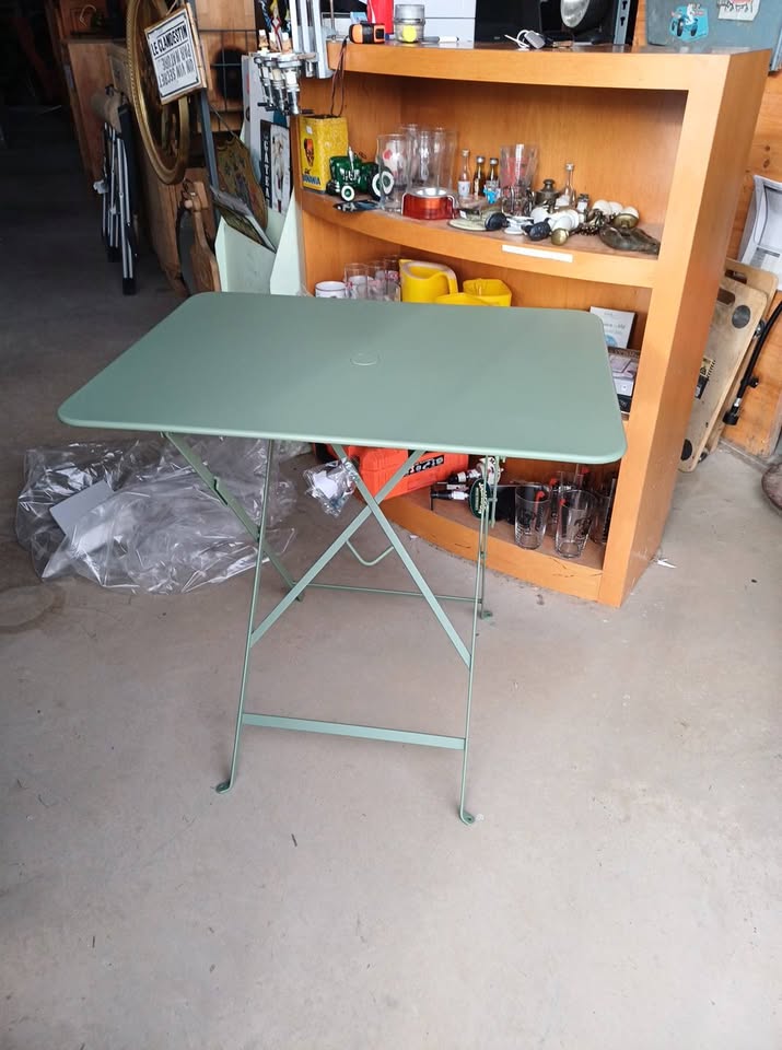Table fermob neuve made in france