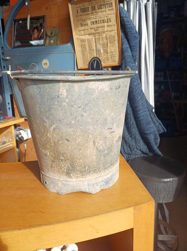 Ancien seau zinc galva