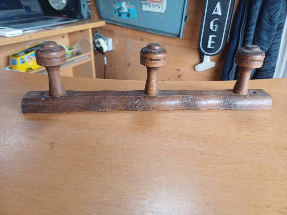 Porte-manteau mural vintage en bois